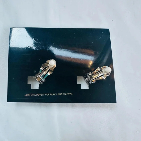 Jewels by Park Lane Two Toned Clip Earrings New - Picture 3 of 3